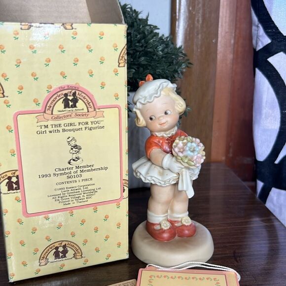 Memories of Yesterday Figurine  "I'm The girl For You" (Retired) - Picture 3 of 9